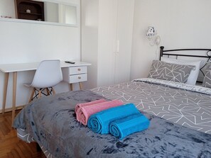 3 bedrooms, desk, iron/ironing board, free WiFi - Acropolis penthouse with breathtaking city view (Athina)
