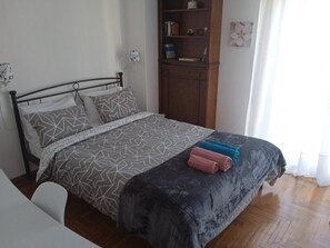 3 bedrooms, desk, iron/ironing board, free WiFi - Acropolis penthouse with breathtaking city view (Athina)
