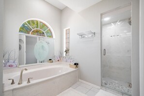 Hair dryer, towels - Luxury Tropical long waterfront view w/bikes,kayaks,golf clubs,beach gear incl. (Punta Gorda)