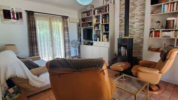 Televisie en een open haard