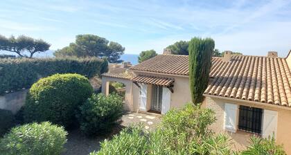 Maison spacieuse avec piscine proche de la mer