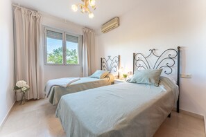 3 habitaciones, tabla de planchar con plancha y wifi gratis 