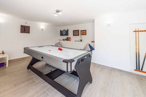 Games room - Casa Bunji - Three Bedroom Villa, Sleeps 6 (Calahonda)