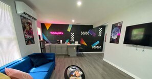 TV - Totally 80s! (Sanford)