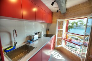Kühlschrank, Mikrowelle, Ofen, Geschirrspüler