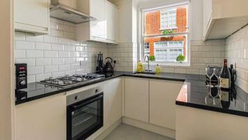 Refrigerador, microondas, horno y lavavajillas