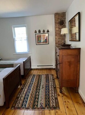 2 bedrooms - Tivoli -2 Bedroom Apt -iloviT!
(Tivoli)