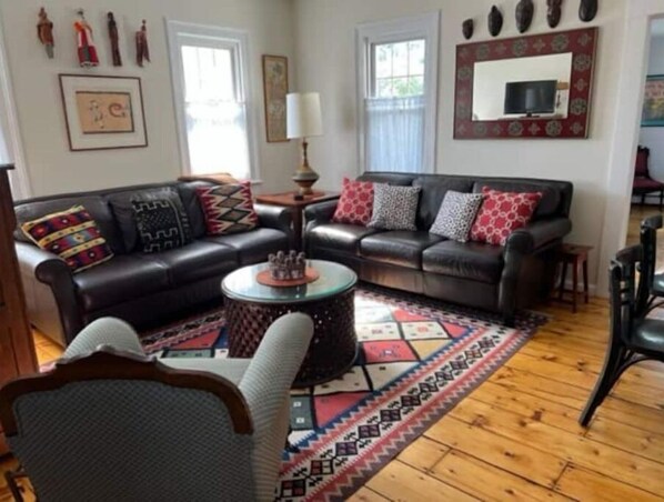 Living area - Tivoli -2 Bedroom Apt -iloviT!
(Tivoli)