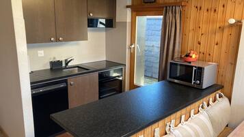 KĂŒhlschrank, Mikrowelle, Ofen, GeschirrspĂŒler