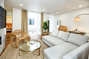 TV - Green Algarve Gem: Spacious 2 BDR By Misha's Place (Faro)
