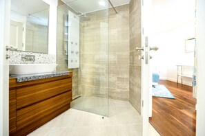 Douche, serviettes fournies