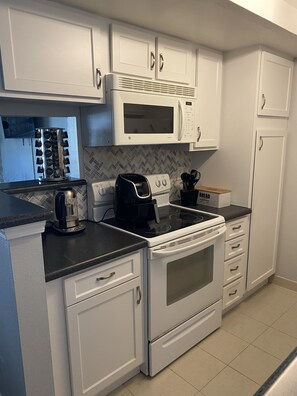 Fridge, microwave, oven, stovetop - Seeking a cozy home away from home?  (Denver)