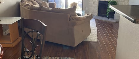 Een smart-tv en een open haard