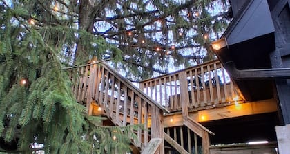 Quiet, whimsical country apartment with a private deck. Pets welcome.