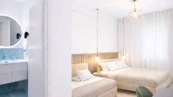 Quarto quádruplo conforto | Roupas de cama premium, cofres nos quartos, escrivaninha