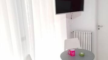 Premium bedding, in-room safe, desk, laptop workspace