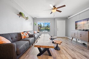 Living area - University Heights 4 bd/2 bath  (San Diego)