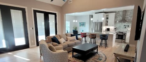 Smart TV, fireplace