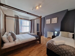 3 bedrooms, iron/ironing board, travel cot, WiFi - Charming 3-bed house near LFC stadium, only 10 mins drive to city centre! (Anfield)