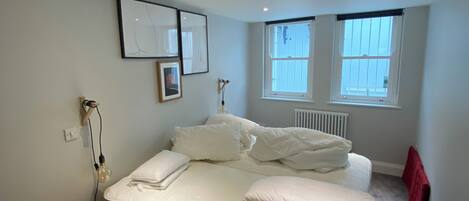 1 chambre, fer et planche à repasser, accès Internet, draps fournis