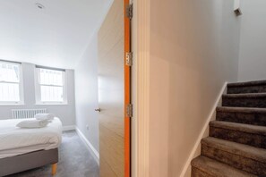 1 chambre, fer et planche à repasser, accès Internet, draps fournis