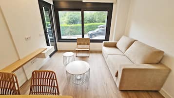 Apartemen Superior | Area keluarga | TV layar datar