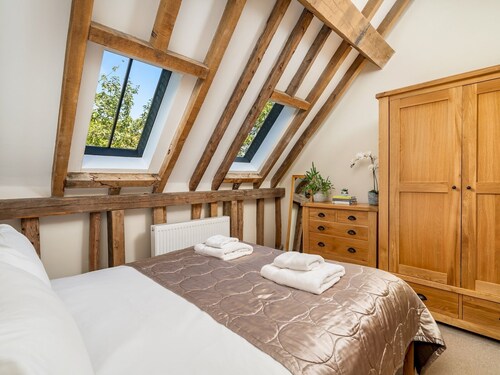 Bradenham Barn in The Chiltern Hills - Pass the Keys