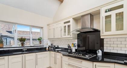 Pass the Keys | Bradenham Barn in The Chiltern Hills