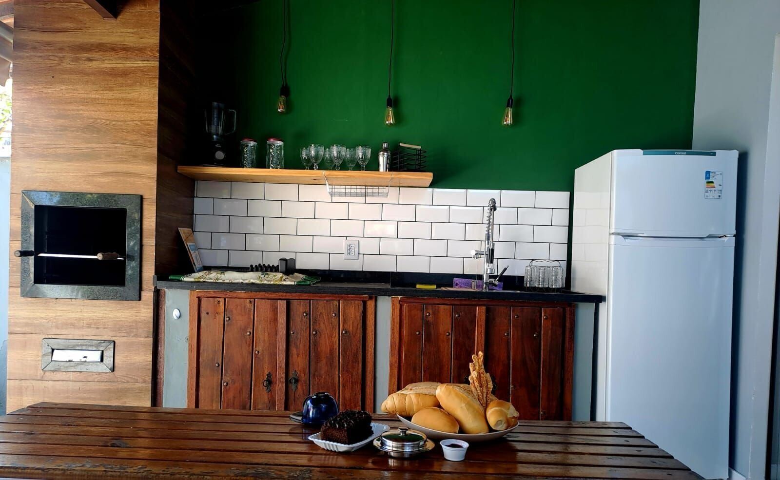 Refrigerador con freezer, microondas, horno, licuadora