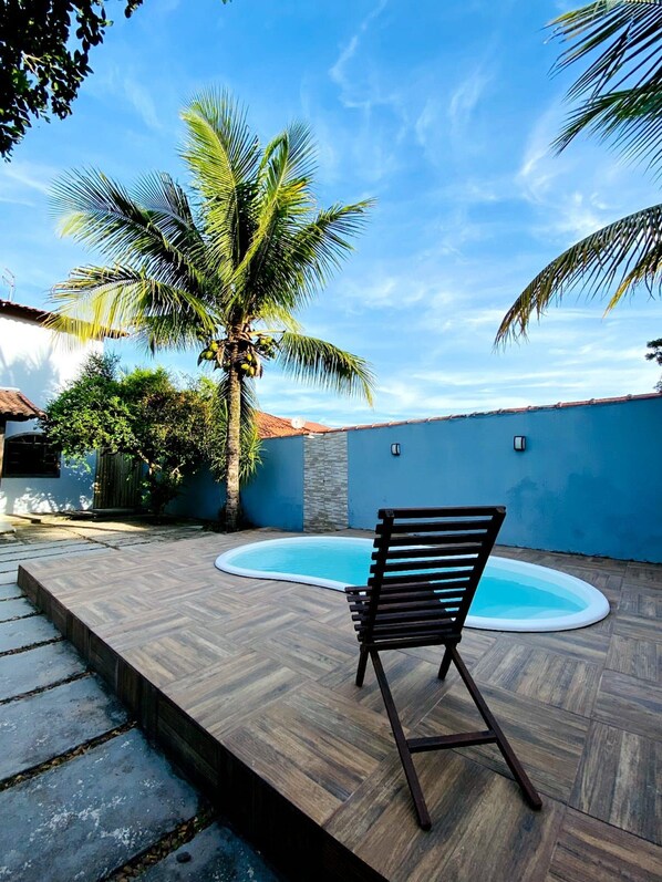 Outdoor pool - Rua Professor Nelson Rabello (Marica)