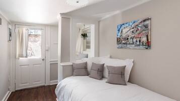 2 bedrooms, desk, travel cot, free WiFi