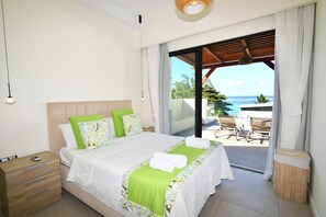 3 bedrooms, in-room safe, iron/ironing board, travel cot
