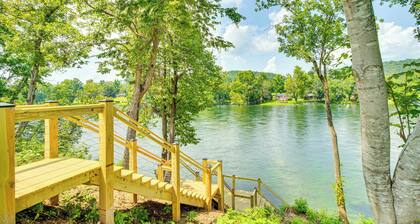 Flippin Home w/ Deck & Grill: Steps to White River