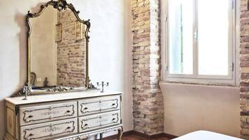 Basic-Doppelzimmer zur Einzelnutzung | Allergikerbettwaren, schallisolierte Zimmer, Bügeleisen/Bügelbrett