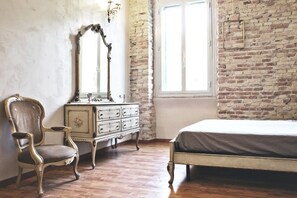 Double Room | Hypo-allergenic bedding, soundproofing, iron/ironing board, free WiFi - Casa particular vintage (Rome)