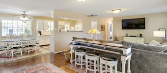 Hot Tub & Fire Pit: Serene Clifton Retreat!