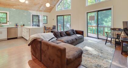 Community Beach Access: Modern Poconos Cabin!