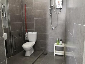 Towels, soap, toilet paper - Prague by cities (Wifi+Netflix) (Petaling Jaya)
