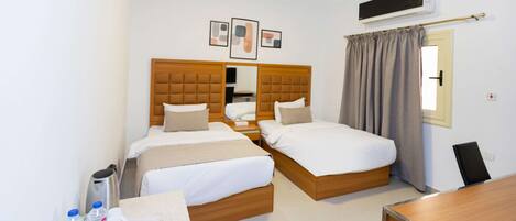 Estudio básico | Caja fuerte, escritorio, tabla de planchar con plancha y wifi gratis