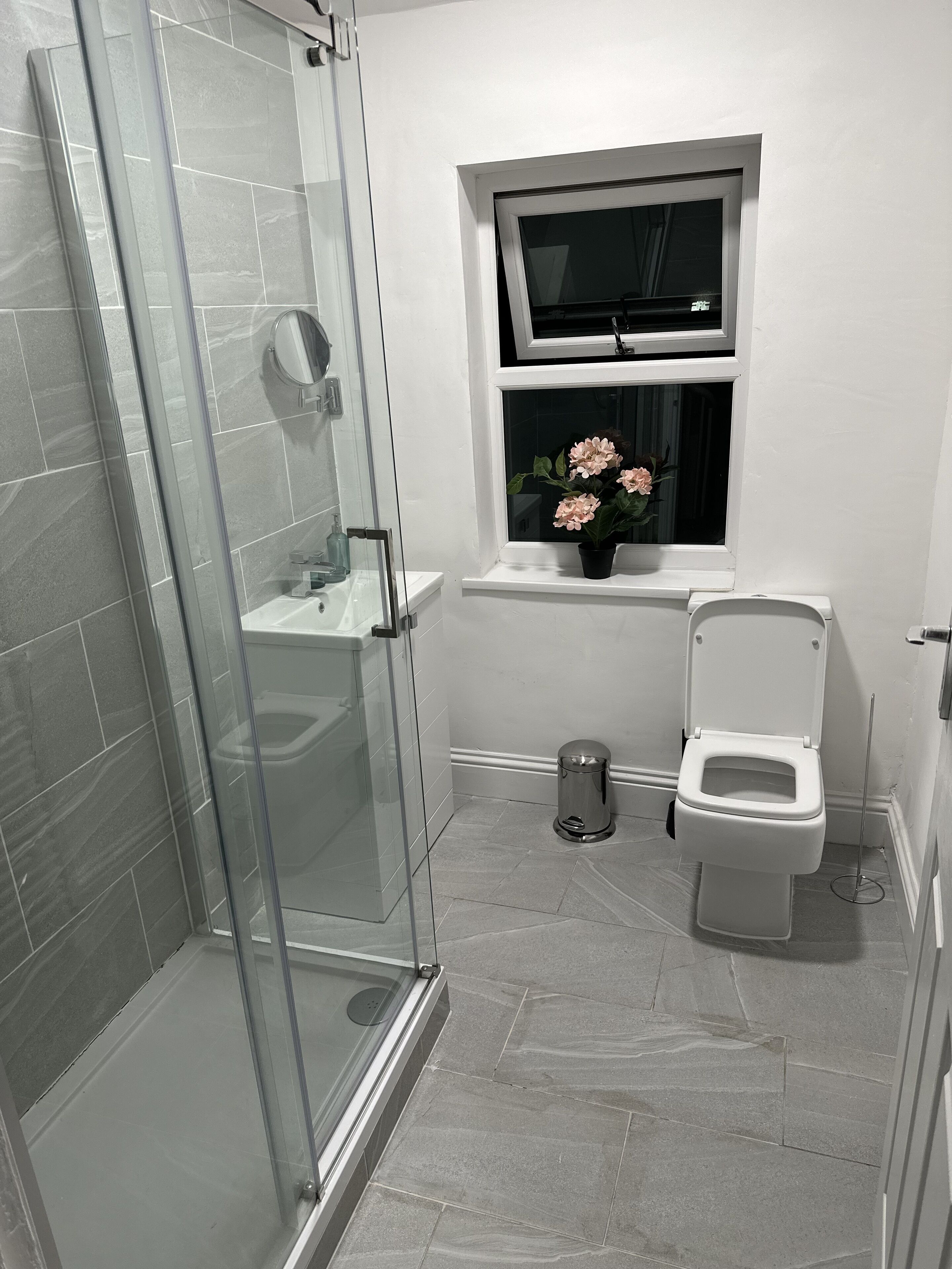 Apartment | Bathroom | Shower, towels