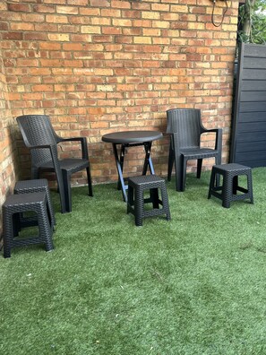 Property grounds - 5-bed Apartment in Altrincham Near Airport (Altrincham)