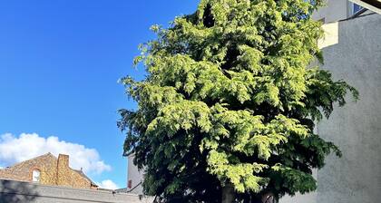 5-bed Apartment in Altrincham Near Airport