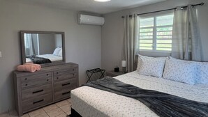 3 soverom, safe på rommet, strykejern/-brett og reiseseng for barn