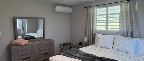 3 bedrooms, in-room safe, iron/ironing board, travel cot