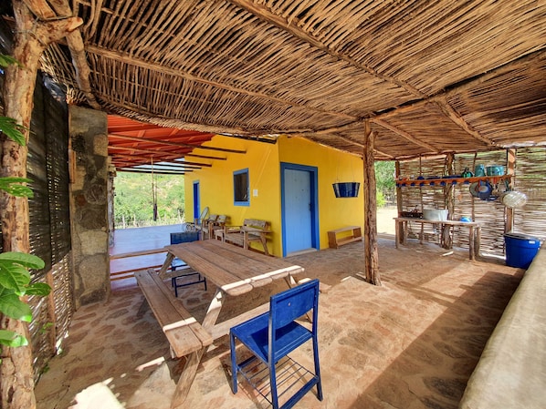 Outdoor dining - Cabaña Amarilla - Rancho Venado Azul (Pescadero)