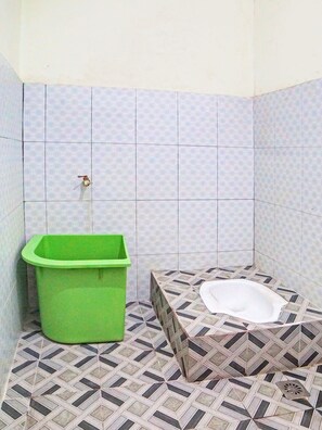 Deluxe Double Room | Bathroom | Shower, towels