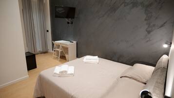 Deluxe Room, 1 Bedroom, Ensuite | 1 bedroom, in-room safe, desk, laptop workspace