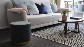 TV - Harbourside Style, 2 Bed, A/C, Pool -Elizabeth Bay (Elizabeth Bay)