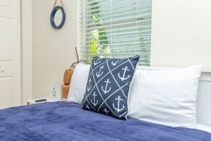 3 bedrooms, iron/ironing board, free WiFi, bed sheets - Gorgeous Beach Themed Home (Lantana)