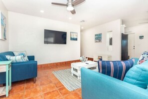 Smart TV - Gorgeous Beach Themed Home (Lantana)